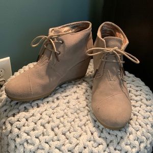 Tom’s Hyde suede bootie